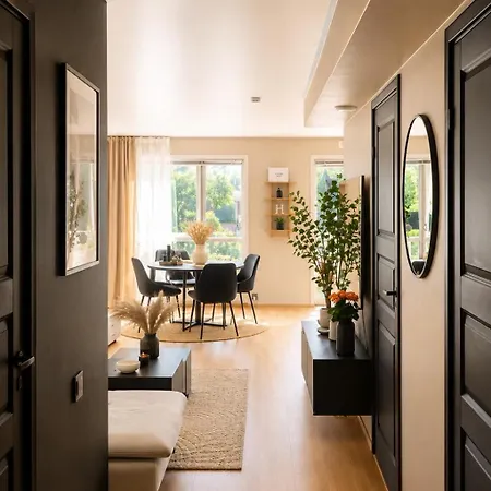 アパート Bright With Parking And A Balcony *